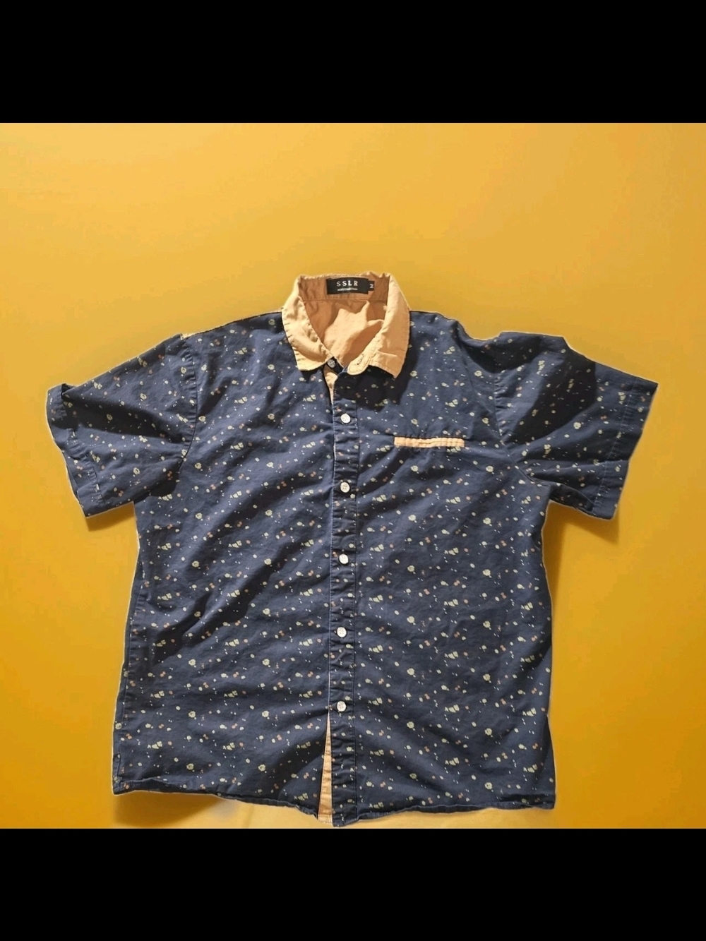 Short-Sleeve Navy Button-Down Shirt with Tan Contrast Collar Men's Size Medium